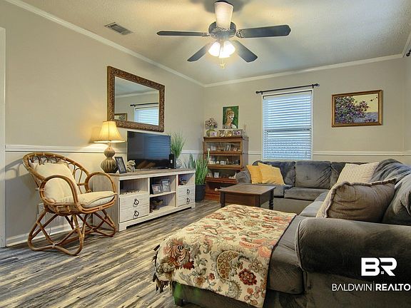 4th image of 21809 4th St