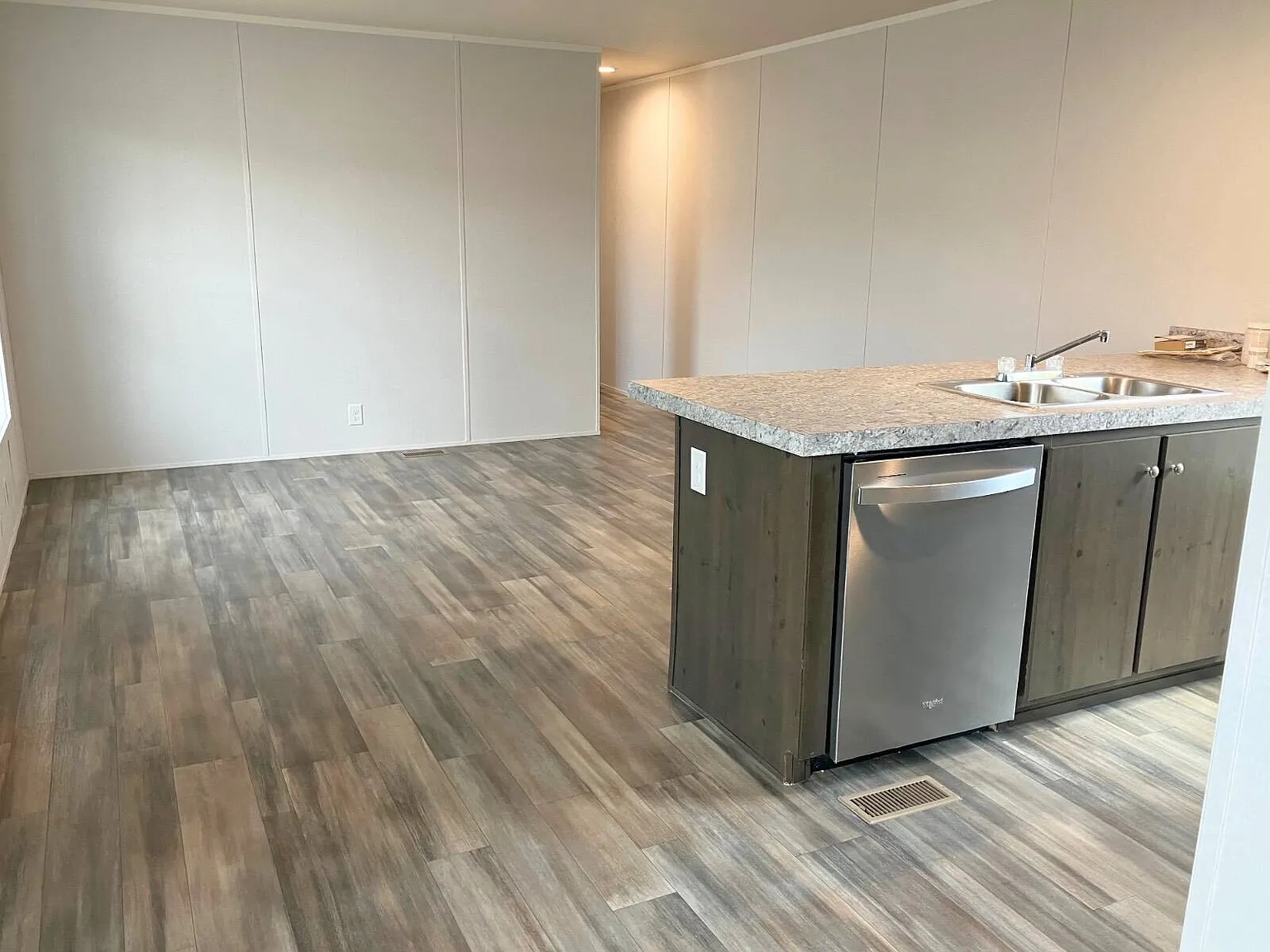 3 bed, 2.0 bath, 960 sqft, $1,595 — Photo 3