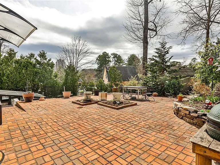 800 Glenairy Dr — Photo 15