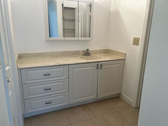 2nd image of 209 Lakeview Dr APT 201