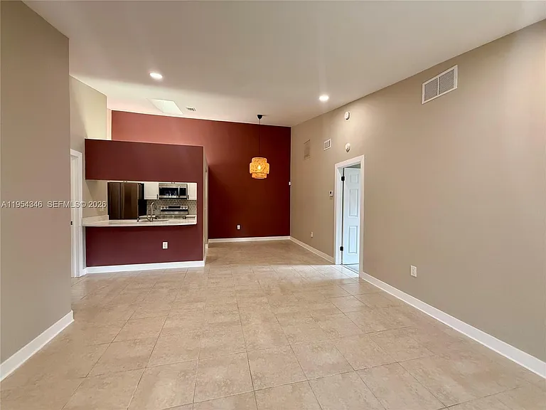 2550 N Nob Hill Rd — Photo 4