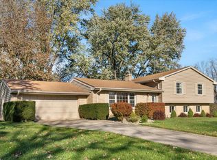 16000 Tomahawk Trl, Brookfield, WI 53005