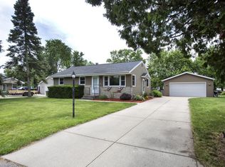 8965 S 83rd St, Franklin, WI 53132