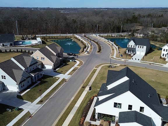 3rd image of 401 Tomlinson Pointe Dr