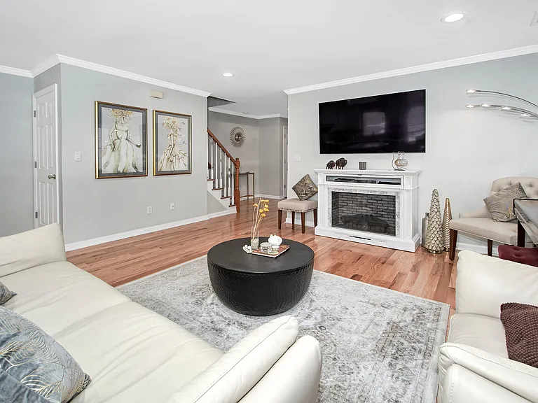 130 Wappanocca Ave — Photo 3