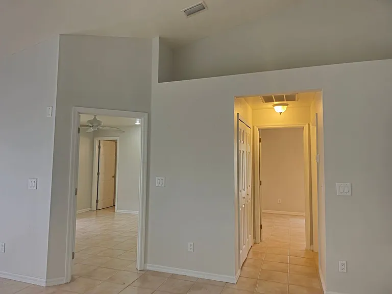 530 NE 24th Ave — Photo 14
