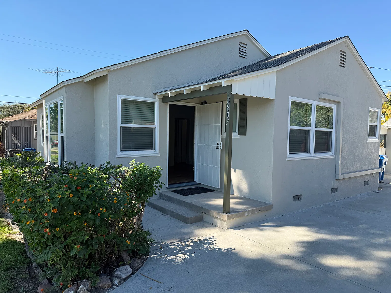 2 bed, 896 sqft, $2,950 — Photo 3