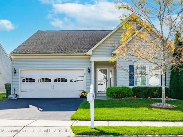 11 La Quinta Lane, Lakewood, NJ 08701