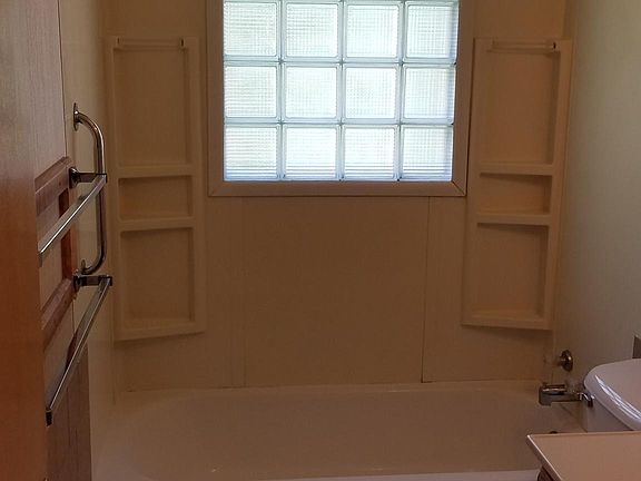 4th image of 866 S 39th St