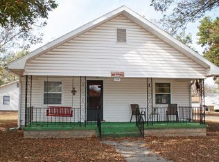 219 N State St, Caney, KS 67333