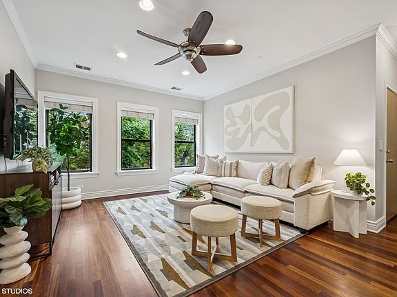 3rd image of 3539 N Lakewood Ave #3