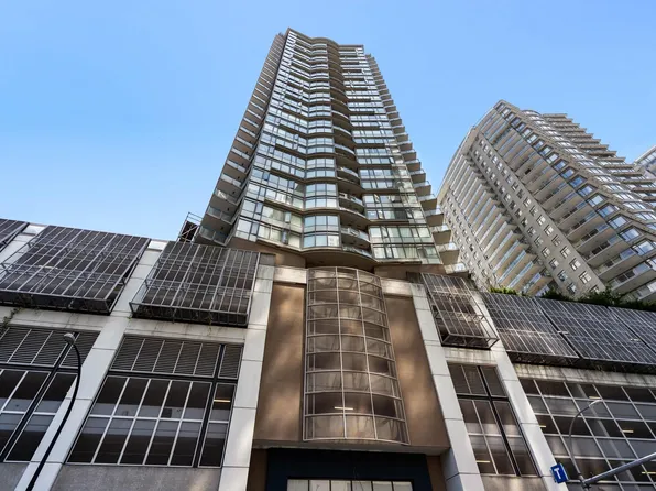888 Carnarvon St #1709, New Westminster, BC V3M 0C6