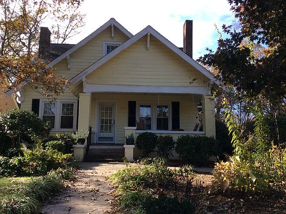 Charming front and back garden