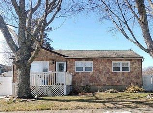 14 1st St, Deer Park, NY 11717