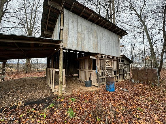 4th image of 138 Berry Ridge Rd