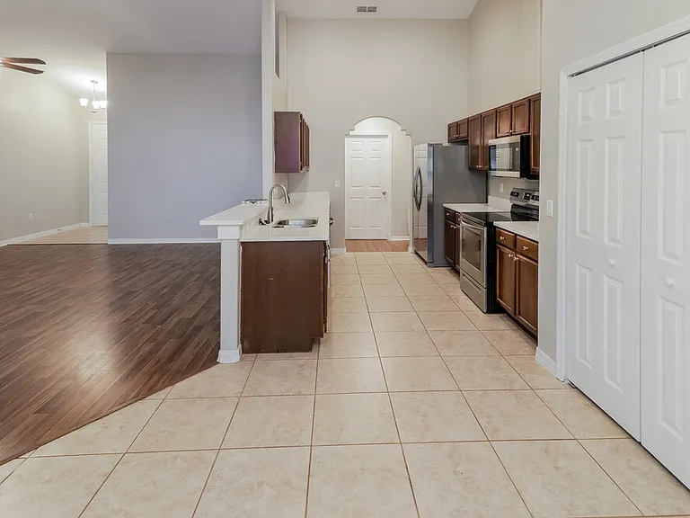 426 Disston Ave — Photo 7