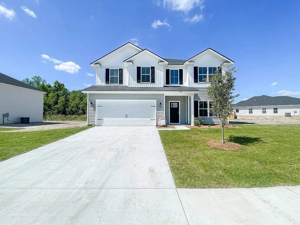 5 bed, 2400 sqft, $2,800 — Photo 1