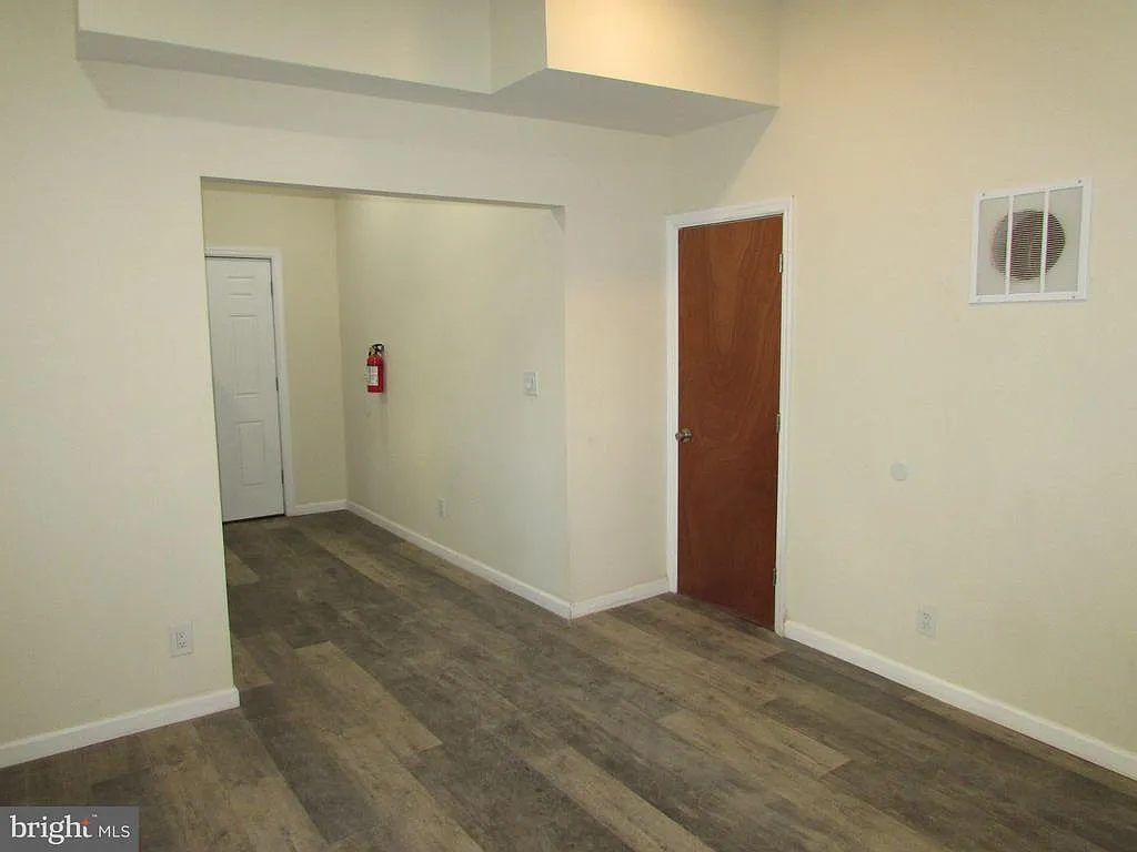 4 bed, 1.5 bath, 3496 sqft, $2,600 — Photo 3