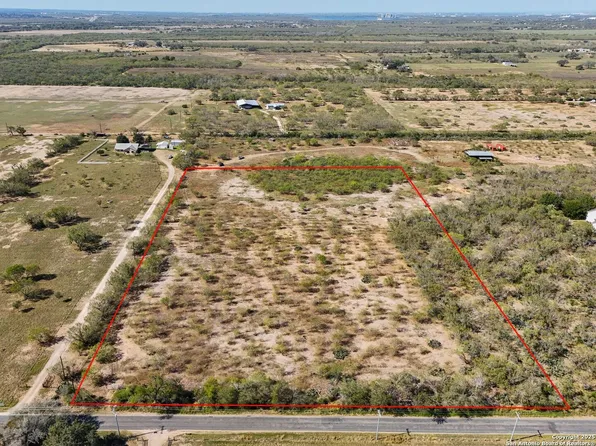 632 County Rd 125, Elmendorf, TX 78112