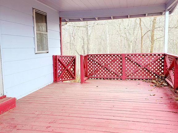 5th image of 318 Wilderness Ln