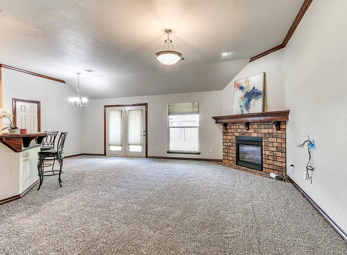309 E Richmond Terrace — Photo 4