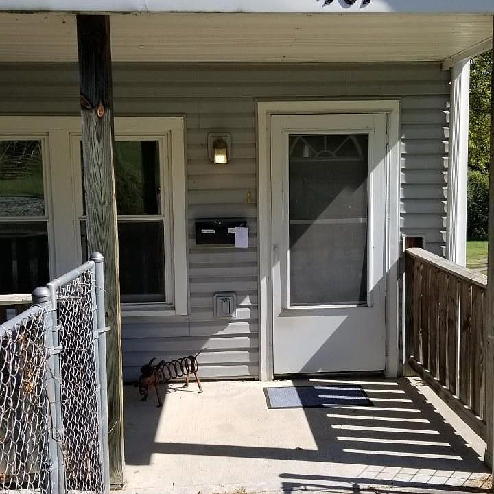 2nd image of 401 Lawrence Ave