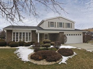 1128 Jamestown Ct, Schaumburg, IL 60193