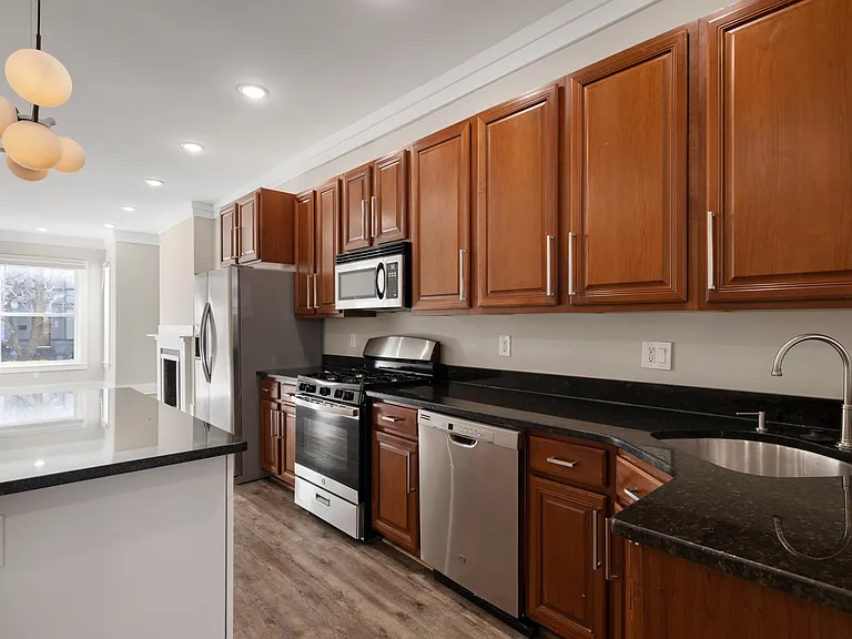 52 Q St NE #1 — Photo 5