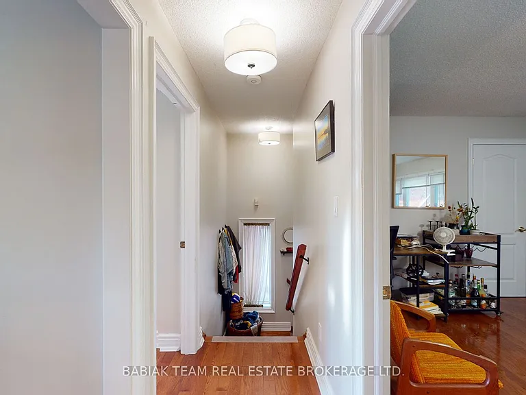 442 Gladstone Ave #2 — Photo 3