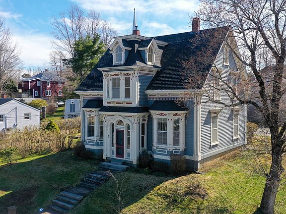 3rd image of 40 Pleasant St