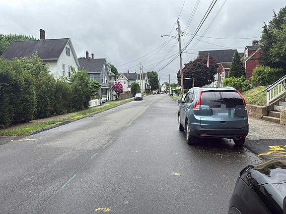 4th image of 58 Emmett Ave