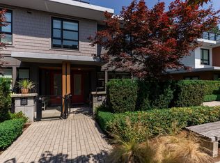 1055 Ridgewood Dr #204, North Vancouver, BC V7R0A6