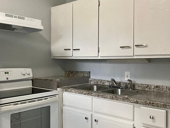 4th image of 1055 Amelia St