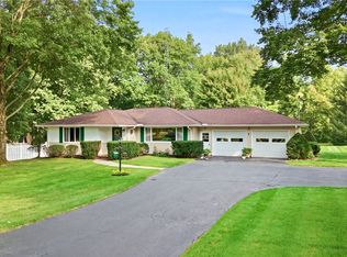 3595 Ridgewood Dr, Hermitage, PA 16148