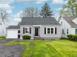 205 Edgemere Rd, Syracuse, NY 13208