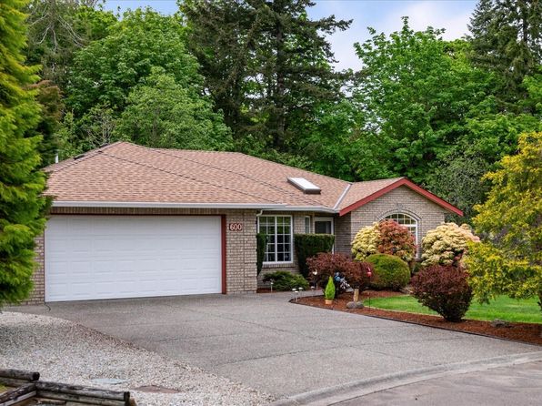 600 Hickory Pl, Qualicum Beach, BC V9K 2S1