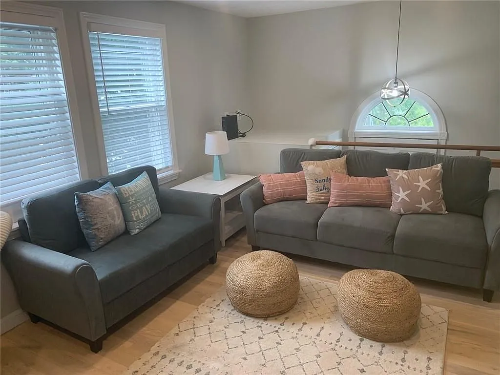 3 bed, 2.0 bath, 1500 sqft, $2,700 — Photo 3