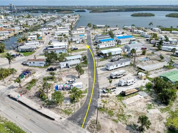 11 Helen LN, FORT MYERS BEACH, FL 33931