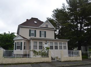 31 Royal St, Lawrence, MA 01841