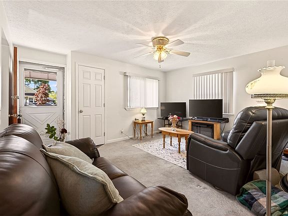 5th image of 360 Leonard Rd