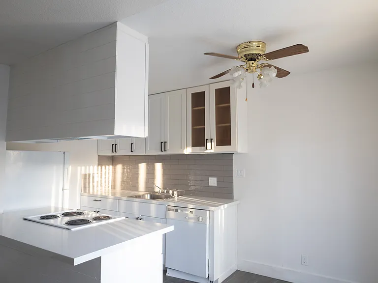 Walnutwood Apartments — Photo 13