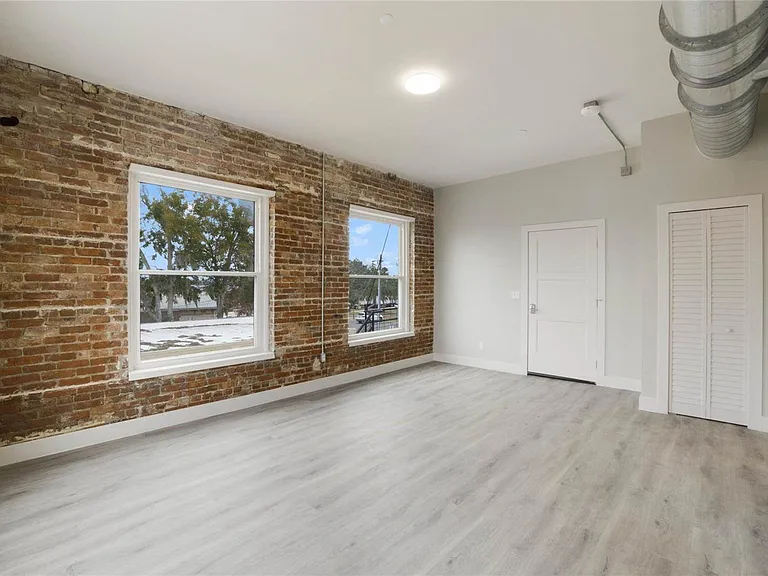 792 W Montrose St #205 — Photo 5