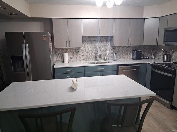 4th image of 842 Senate Ave