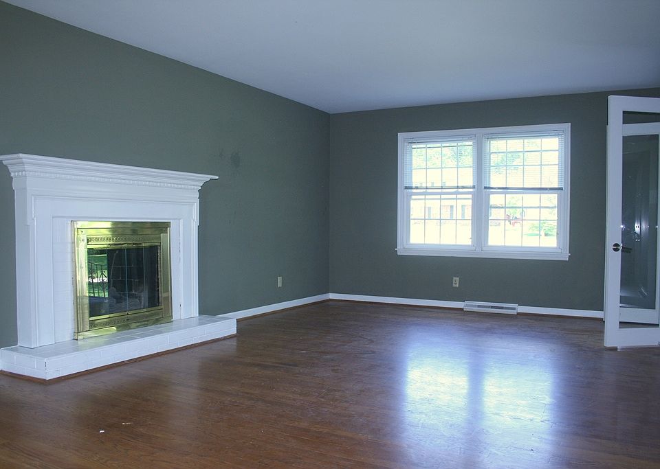 1st image of 227 Applewood Dr