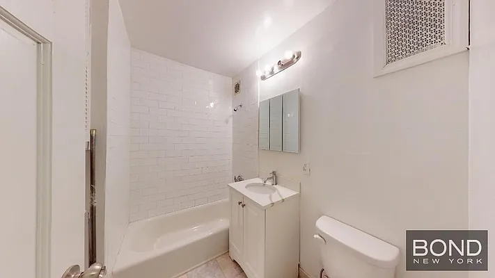 Rented by Bond New York | media 13