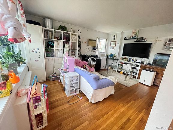 3rd image of 32 Edgewood Road