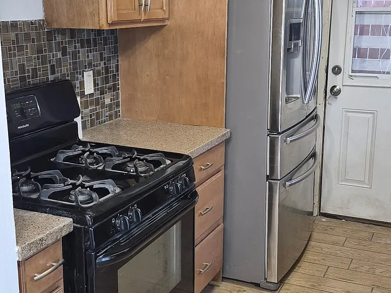 835 Utopia Ln — Photo 9