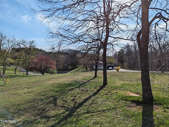 3rd image of 541 Hartshaw Dr