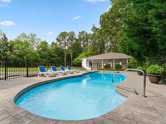 5th image of 35 Overlook Ln