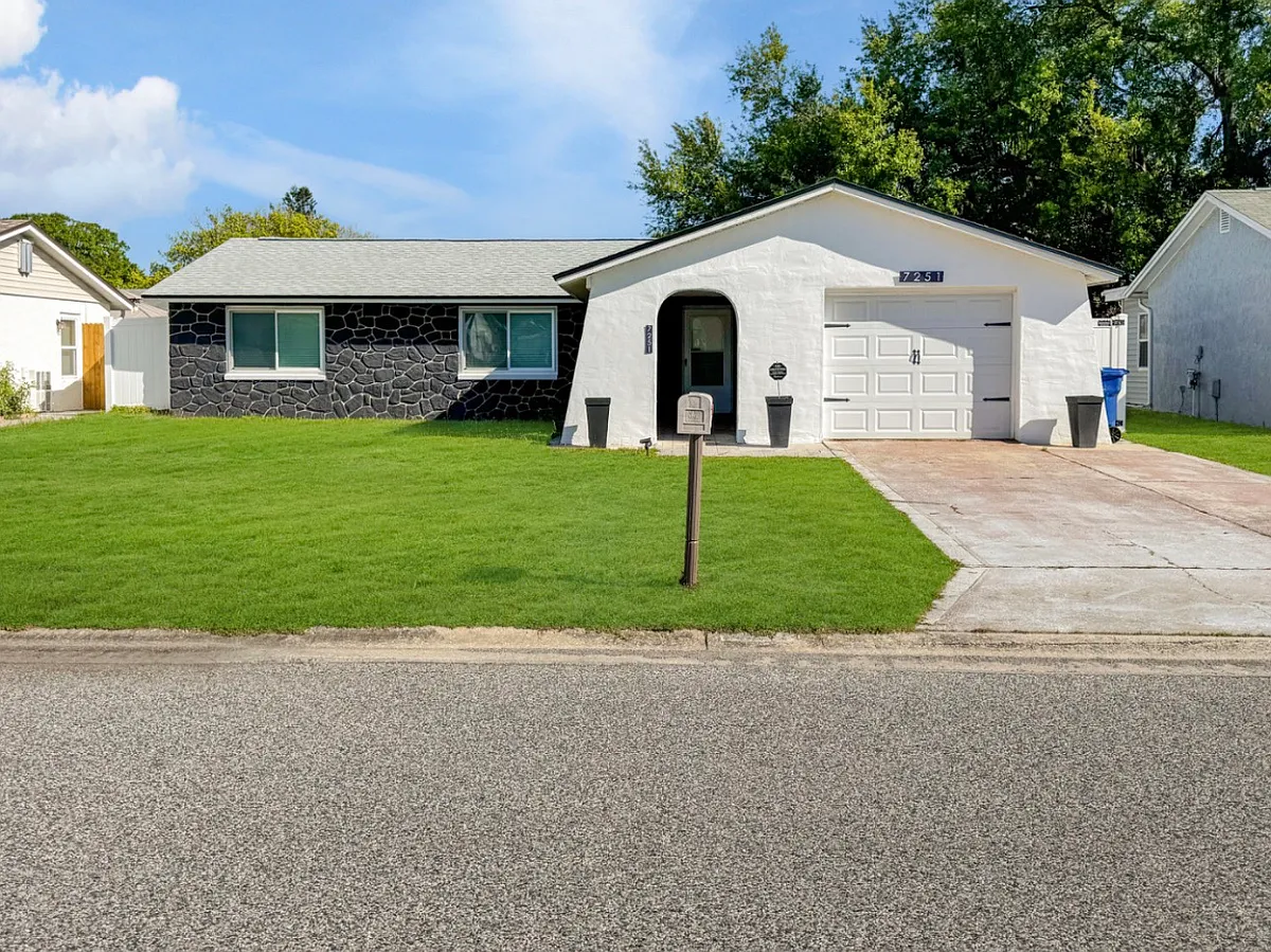 Building Photo - 7251 Exemplar Dr
